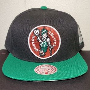 Boston Celtics Hardwood Black / Green Mitchell & Ness Snapback 50th year patch